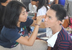 PBI-ers Practise Play Make-up :: Fakultas Keguruan dan Ilmu Pendidikan USD Yogyakarta