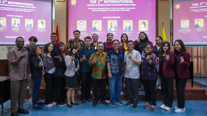 2nd International Conference on Economics, Business, and Management Research, Sabtu, 2 Desember 2023 di Ruang Kadarman (dok. Humas USD) 2nd International Conference on Economics, Business, and Management Research, Sabtu, 2 Desember 2023 di Ruang Kadarman (dok. Humas USD)