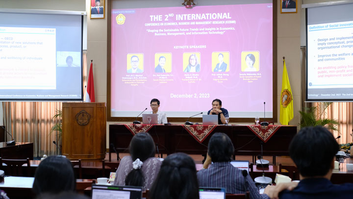 2nd International Conference on Economics, Business, and Management Research, Sabtu, 2 Desember 2023 di Ruang Kadarman (dok. Humas USD) 2nd International Conference on Economics, Business, and Management Research, Sabtu, 2 Desember 2023 di Ruang Kadarman (dok. Humas USD)