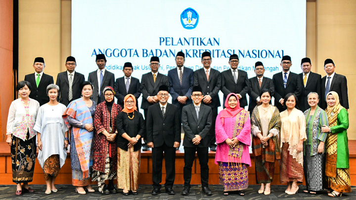 23 Anggota BAN Paudikdasmen yang dilantik pada 14 JUi 2023 (dok. Kemendikbudristek) 23 Anggota BAN Paudikdasmen yang dilantik pada 14 JUi 2023 (dok. Kemendikbudristek)