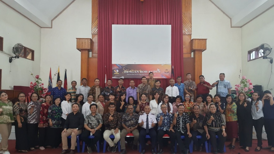 Tim P4 USD bersama para guru Bala Keselamatan peserta Pelatihan SCL Tim P4 USD bersama para guru Bala Keselamatan peserta Pelatihan SCL
