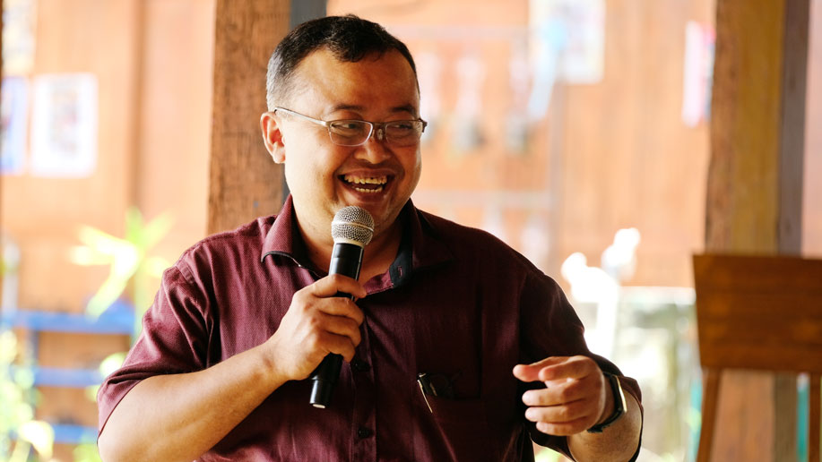 Dr. Y. Heri Widodo dalam sebuah sesi bersama orang tua siswa SMP Eksperimental Mangunan dok. Humas USD