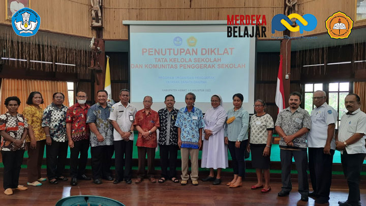 Tim USD Saat Penutupan Diklat Tata Kelola Sekolah di Kabupaten Asmat Tim USD Saat Penutupan Diklat Tata Kelola Sekolah di Kabupaten Asmat