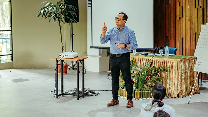 Rektor USD, Albertus Bagus Laksana SJ, Ph.D., memfasilitasi Satgas PPKS (dok. Humas USD) Rektor USD, Albertus Bagus Laksana SJ, Ph.D., memfasilitasi Satgas PPKS (dok. Humas USD)