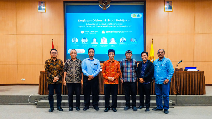 Narasumber dan Moderator Diskusi dan Studi Kebijakan / dok. Humas USD Narasumber dan Moderator Diskusi dan Studi Kebijakan / dok. Humas USD