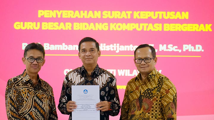 Kepala LLDIKTI Wilayah V, Prof Anto, dan Rektor USD - dok. Humas USD