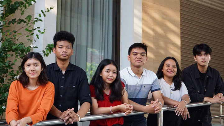 Delegasi USD di SLP 2023, dari kiri: Febrila Kristi Valentina - Natanael Sebastian Prabaswara Yuwana - Diva Meiga Parwati - Erudite Wening Svetaketu - Emanuela Tyasgupita Lintangswasti - Christo Ray Arta Suprapta (dok. BKHI) Delegasi USD di SLP 2023, dari kiri: Febrila Kristi Valentina - Natanael Sebastian Prabaswara Yuwana - Diva Meiga Parwati - Erudite Wening Svetaketu - Emanuela Tyasgupita Lintangswasti - Christo Ray Arta Suprapta (dok. BKHI)