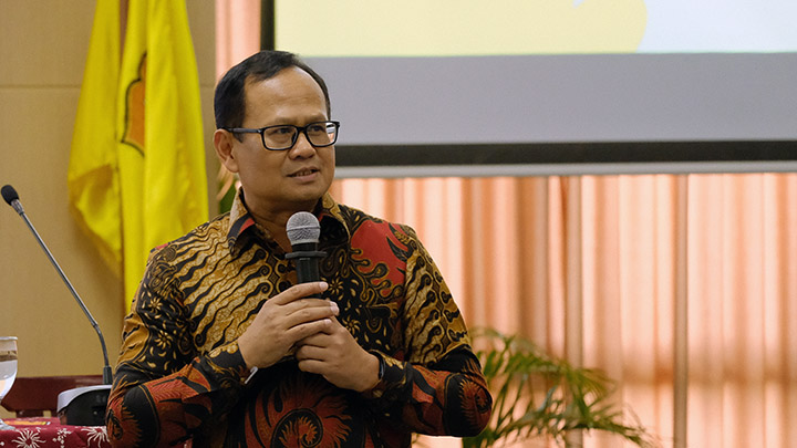 Rektor USD, Albertus Bagus Laksana SJ, Ph.D., menyambut para peserta SInode Pendidikan KAS 2023 (dok. Humas USD)