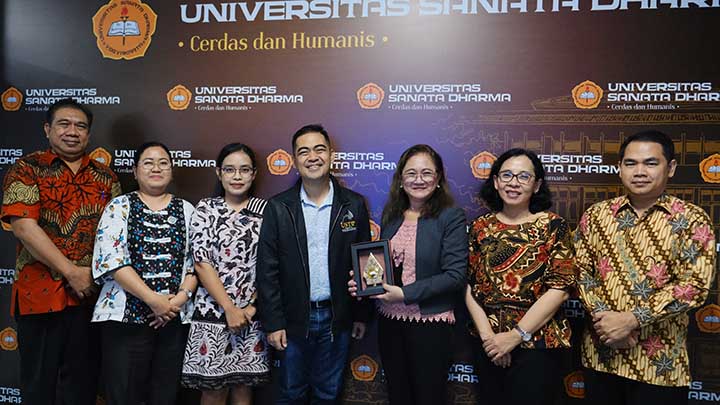 Foto Bersama Tim USTP dan USD pada Kunjungan Selas, 12 Desember 2023