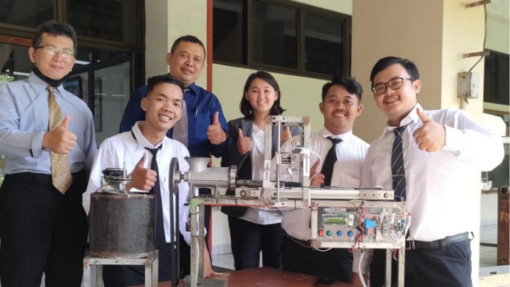 Mahasiswa dan Dosen Program Studi Mekatronika USD Mahasiswa dan Dosen Program Studi Mekatronika USD