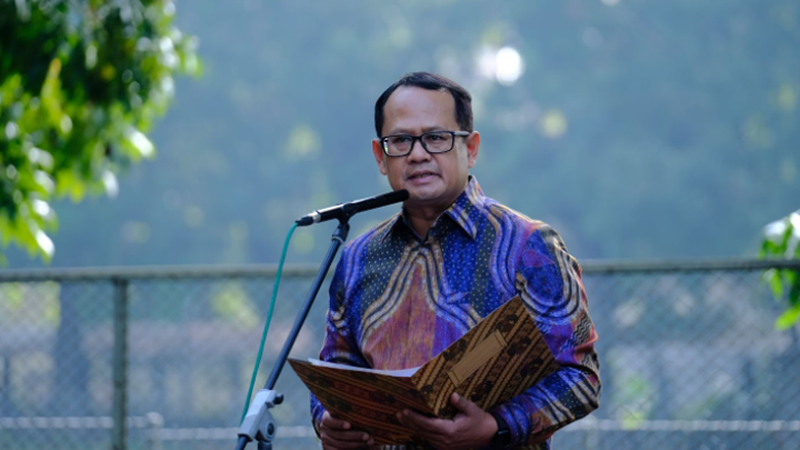 Rektor USD, Albertus Bagus Laksana SJ, S.S., Ph.D sebagai Inspektur Upacara / dok. Humas USD Rektor USD, Albertus Bagus Laksana SJ, S.S., Ph.D sebagai Inspektur Upacara / dok. Humas USD