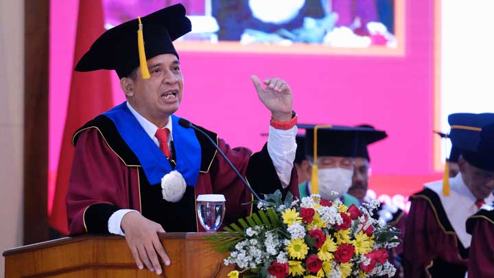 Prof. Ir. Bambang Soelistijanto, Ph.D., Guru Besar bidang Ilmu Komputasi Bergerak (dok. Humas USD) Prof. Ir. Bambang Soelistijanto, Ph.D., Guru Besar bidang Ilmu Komputasi Bergerak.