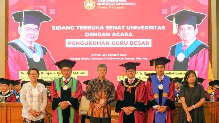 Kepala LLDIKTI V, Prof. Setyabudi Indartono, MM, Ph.D, Rektor USD , ALbertus Bagus Laksana SJ, S.S., Ph.D dan Kedua Guru Besar baru.