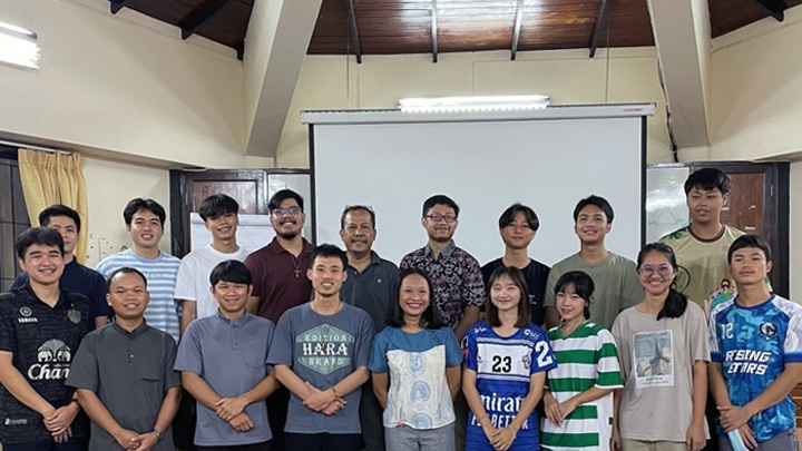 Saengtham-Sanata Dharma English Summer Course 2024 (foto: KBI) Saengtham-Sanata Dharma English Summer Course 2024 (foto: KBI)