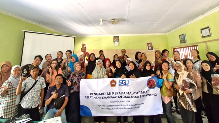 Pelatihan Pemanfaatan Cabe di desa Semawung, Purworejo, Jawa Tengah. Sabtu 11 Mei 2024. (Foto dok. Farmasi USD) Pelatihan Pemanfaatan Cabe di desa Semawung, Purworejo, Jawa Tengah. Sabtu 11 Mei 2024. (Foto dok. Farmasi USD)