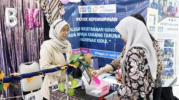 Stand Mahasiswa Prodi BK dalam Gelar Karya Mahasiswa PPG Prajabatan Gel.I/2023, Rabu 29 Mei 2024 di R. Drost Kampus III Paingan (foto: Dokumentasi Panitia)