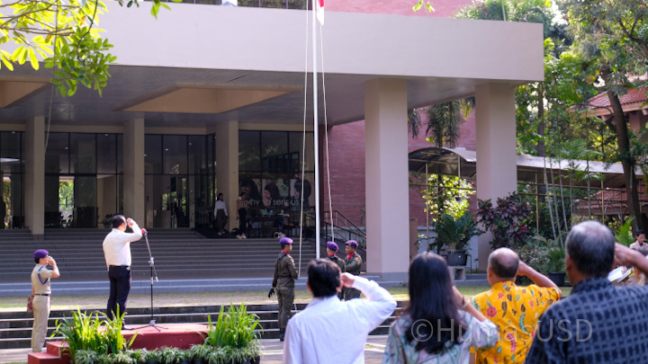 Suasana Upacara Hari Pendididkan Nasional, 2 Mei 2024 di Kampus III USD, Paingan (dok. Humas). Suasana Upacara Hari Pendididkan Nasional, 2 Mei 2024 di Kampus III USD, Paingan (dok. Humas).