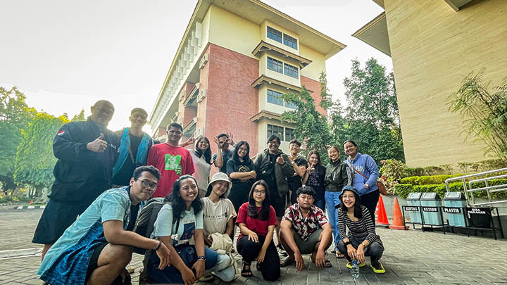 15 mahasiswa peserta KKN 67 yang diterjunkan di Kab. Ketapang (dok JJ) X