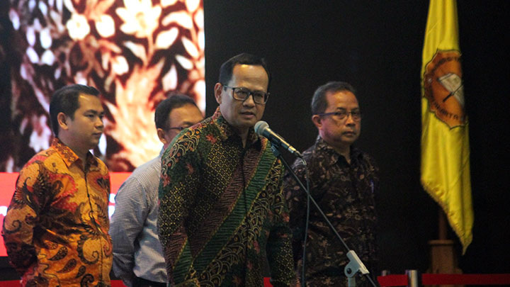 Rektpr USD, ALbertus Bagus Laksana SJ saat memimpin Penerjunan KKN Angkatan 67, Rabu, 3 Januari 2024 x