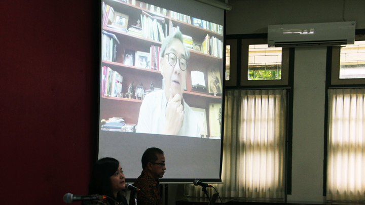 Pater Johnny C. Go. S.J, Ed.D., dalam Lokakarya Pembelajaran dengan PEdagogi Ignasian FKIP USD x