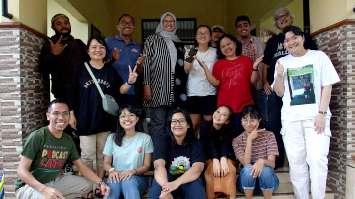 Foto bersama di penghujung acara lokakarya penulisan tesis, 2 Feb 2025 (dok. foto: Ombri) X
