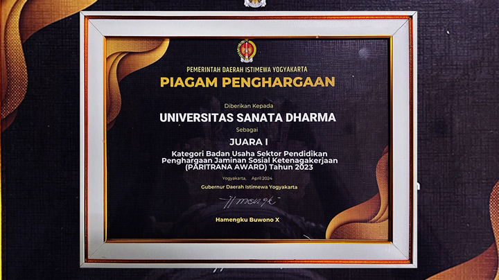 Piagam Penghargaan Juara I Paritrana Award 2024 Kategori Bidang Pendidikan yang diraih Yayasan/Universitas Sanat Dharma (foto: Humas USD) Piagam Penghargaan Juara I Paritrana Award 2024 Kategori Bidang Pendidikan yang diraih Yayasan/Universitas Sanat Dharma (foto: Humas USD)