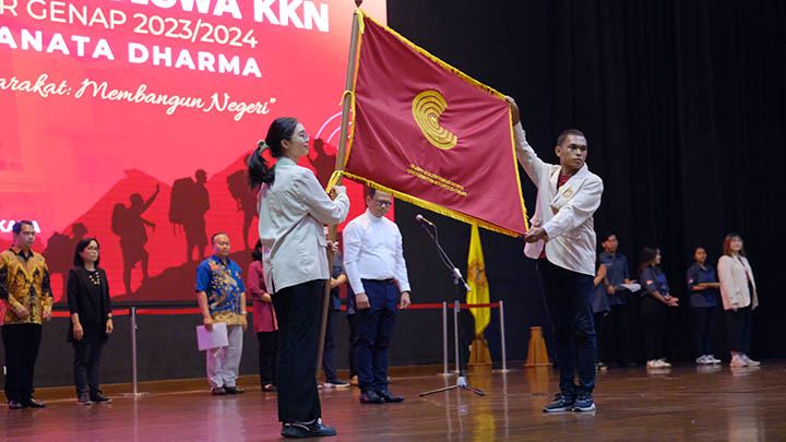 Foto: Penerjunan Mahasiswa KKN Angkatan 68 Semester Genap 2023/2024, Auditorium Driyarkara, Rabu (26/6/2024). Sumber: dok. Humas USD Foto: Penerjunan Mahasiswa KKN Angkatan 68 Semester Genap 2023/2024, Auditorium Driyarkara, Rabu (26/6/2024). Sumber: dok. Humas USD
