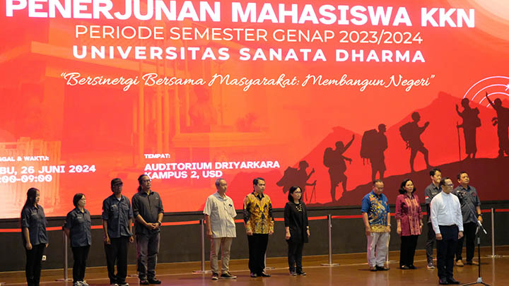 Foto: Penerjunan Mahasiswa KKN Angkatan 68 Semester Genap 2023/2024, Auditorium Driyarkara, Rabu (26/6/2024). Sumber: dok. Humas USD Foto: Penerjunan Mahasiswa KKN Angkatan 68 Semester Genap 2023/2024, Auditorium Driyarkara, Rabu (26/6/2024). Sumber: dok. Humas USD