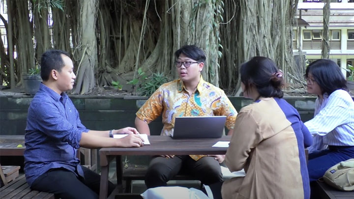 Sertifikat Akreditasi Prodi Sejarah Fakultas Sastra USD (foto: YouTube F. Sastra USD) Sertifikat Akreditasi Prodi Sejarah Fakultas Sastra USD (foto: YouTube F. Sastra USD)