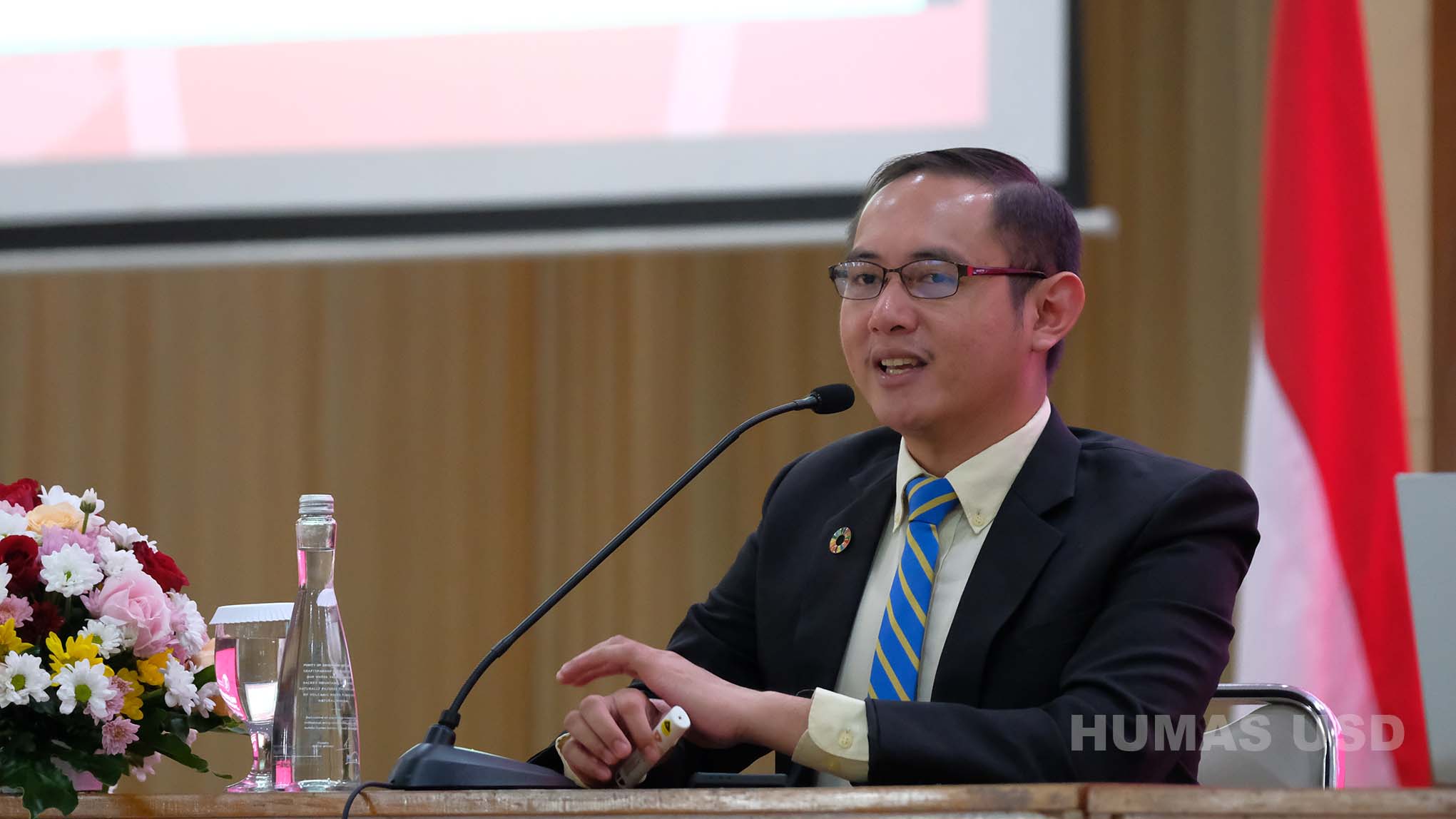 mmanuel D. Delocado, Ph.D., dari Ateneo de Manila University, sebagai narasumber dalam Seminar Ilmiah Dosen 2024 (dok. Humas)
