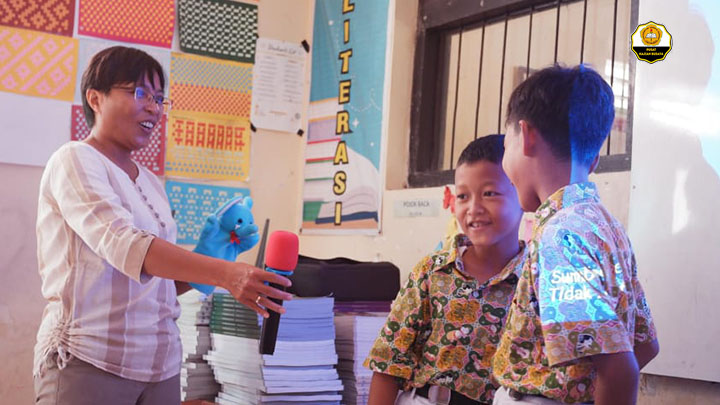 Pelatihan Mendongeng Bahasa Inggris dan Jawa SDN 3 Wirun, Mojolaban, Sukoharjo. Sabtu 27 Juli 2024 (dok. PKN) Pelatihan Mendongeng Bahasa Inggris dan Jawa SDN 3 Wirun, Mojolaban, Sukoharjo. Sabtu 27 Juli 2024 (dok. PKN)