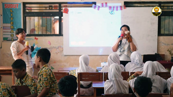 Pelatihan Mendongeng Bahasa Inggris dan Jawa SDN 3 Wirun, Mojolaban, Sukoharjo. Sabtu 27 Juli 2024 (dok. PKN) Pelatihan Mendongeng Bahasa Inggris dan Jawa SDN 3 Wirun, Mojolaban, Sukoharjo. Sabtu 27 Juli 2024 (dok. PKN)