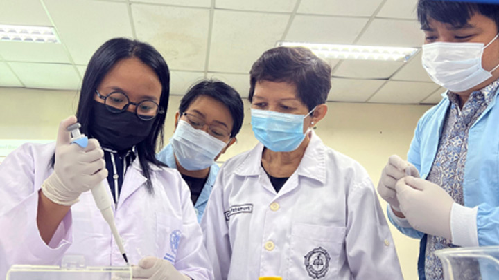 Pelatihan Isolasi DNA dan Aplikasinya dalam Penelitian Biomedis (foto: Farmasi) Pelatihan Isolasi DNA dan Aplikasinya dalam Penelitian Biomedis (foto: Farmasi)