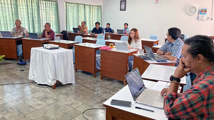 Lokakarya Revitalisasi KKN (foto: dok LPPM) Lokakarya Revitalisasi KKN (foto: dok LPPM)