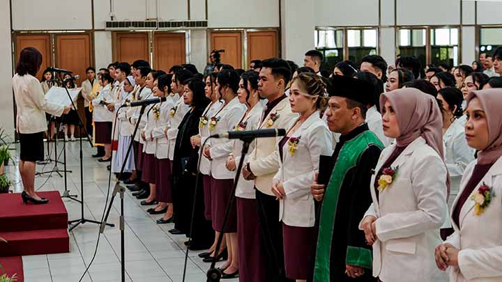 Pengambilan Sumpah Apoteker Angkatan 49 (6/9). dok. Humas USD Pengambilan Sumpah Apoteker Angkatan 49 (6/9). dok. Humas USD