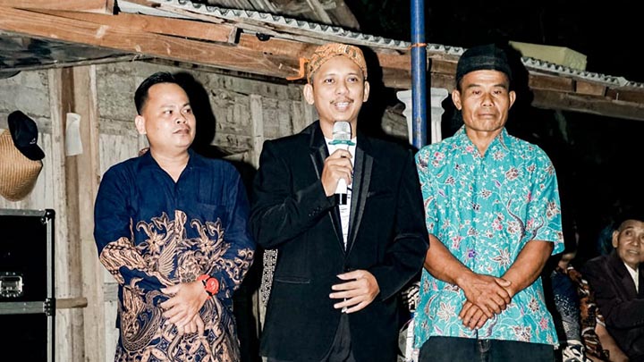 Dr. Heri Priatmoko, M.A., dalam Pentas Wayang 'Dewa Ruci' di Desa Ngrakung, Kecamatan Giriwoyo, Kabupaten Wonogiri pada Sabtu (23/8). foto: Solo Societeit Dr. Heri Priatmoko, M.A., dalam Pentas Wayang 'Dewa Ruci' di Desa Ngrakung, Kecamatan Giriwoyo, Kabupaten Wonogiri pada Sabtu (23/8). foto: Solo Societeit