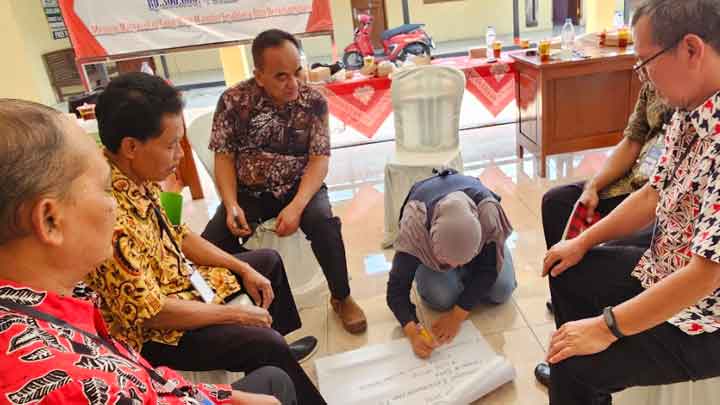 Pengabdian Masyarakat Lansia Fakultas Vokasi USD (dok. FV) Pengabdian Masyarakat Lansia Fakultas Vokasi USD (dok. FV)