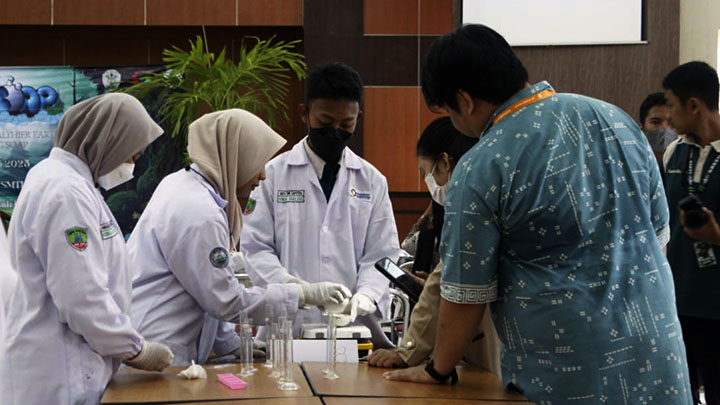 Workshop Pembuatan Sabun Organik di SMK SMTI Yogyakarta (2/2) -dok. Farmasi Workshop Pembuatan Sabun Organik di SMK SMTI Yogyakarta (2/2) -dok. Farmasi