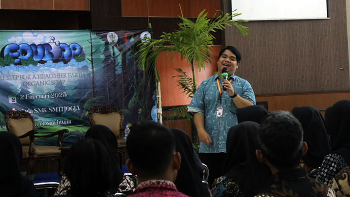 Workshop Pembuatan Sabun Organik di SMK SMTI Yogyakarta (2/2) -dok. Farmasi Workshop Pembuatan Sabun Organik di SMK SMTI Yogyakarta (2/2) -dok. Farmasi