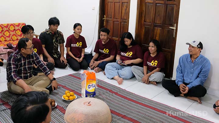 Kunjungan Rektor ke Sejumlah Lokasi KKN (Kamis, 23/1) - dok. Humas Kunjungan Rektor ke Sejumlah Lokasi KKN (Kamis, 23/1) - dok. Humas