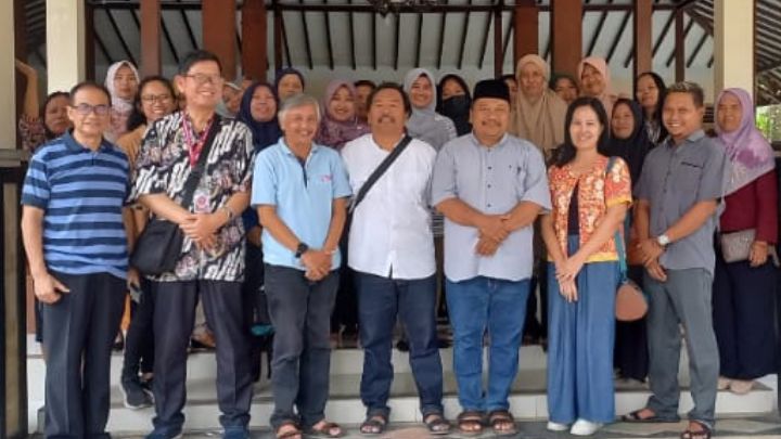 Pendampingan Industri Daun Kelor oleh Tim PkM USD di Desa Kelor Pendampingan Industri Daun Kelor oleh Tim PkM USD di Desa Kelor
