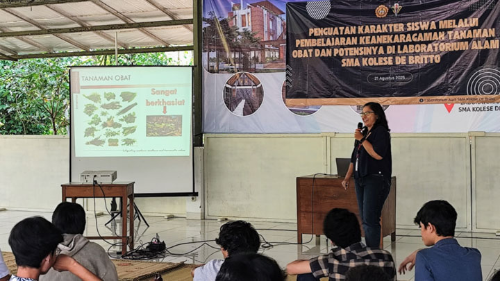 PkM-Potensi Ekonomi Tanaman Obat Tradisional (Foto Tim PkM) PkM-Potensi Ekonomi Tanaman Obat Tradisional (Foto Tim PkM)