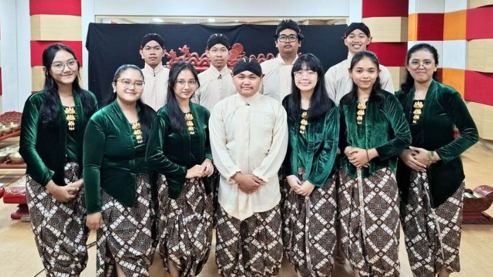 UKM KARAWITAN USD X SOPHIA UNIVERSITY UKM KARAWITAN USD X SOPHIA UNIVERSITY