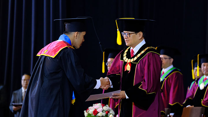 Wisuda Periode II 2024/2025, Sabtu (15/3/2025) di AUditorium Driyarkara, dok. Humas. Wisuda Periode II 2024/2025, Sabtu (15/3/2025) di AUditorium Driyarkara, dok. Humas.