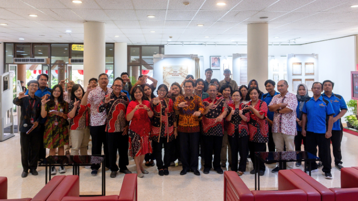 Foto Bersama Pembuka Pameran 3