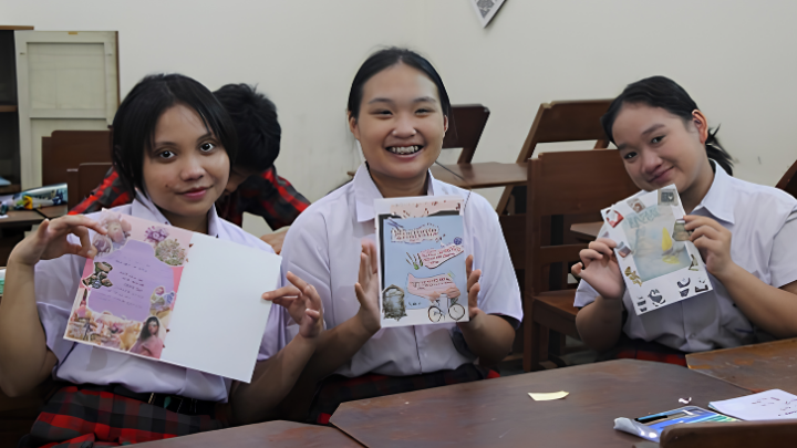Siswi SMA Stella Duce 2 3