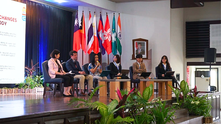 Sesi Panel Discussion yang diisi oleh salah satu Delegasi Universitas Sanata Dharma, Adenta Schrabelia Priyatmoko 1