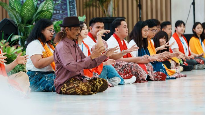 Kegiatan praktik Meditasi dalam Student Workshop 3