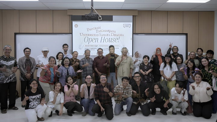 Open House Program Pascasarjana USD Sesi foto bersama Open House Program Pascasarjana USD