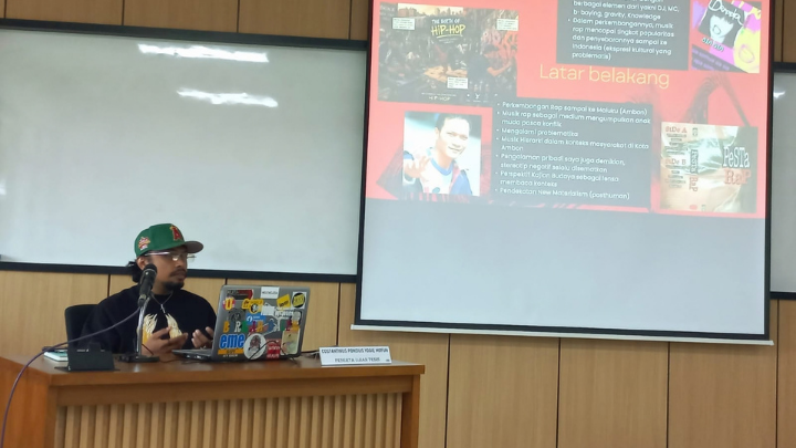 Presentasi Mahasiswa mengenai Tesisnya 1